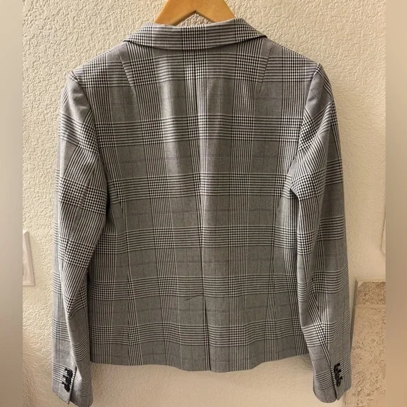 Banana Republic Black and White Blazer - Picture 2 of 4